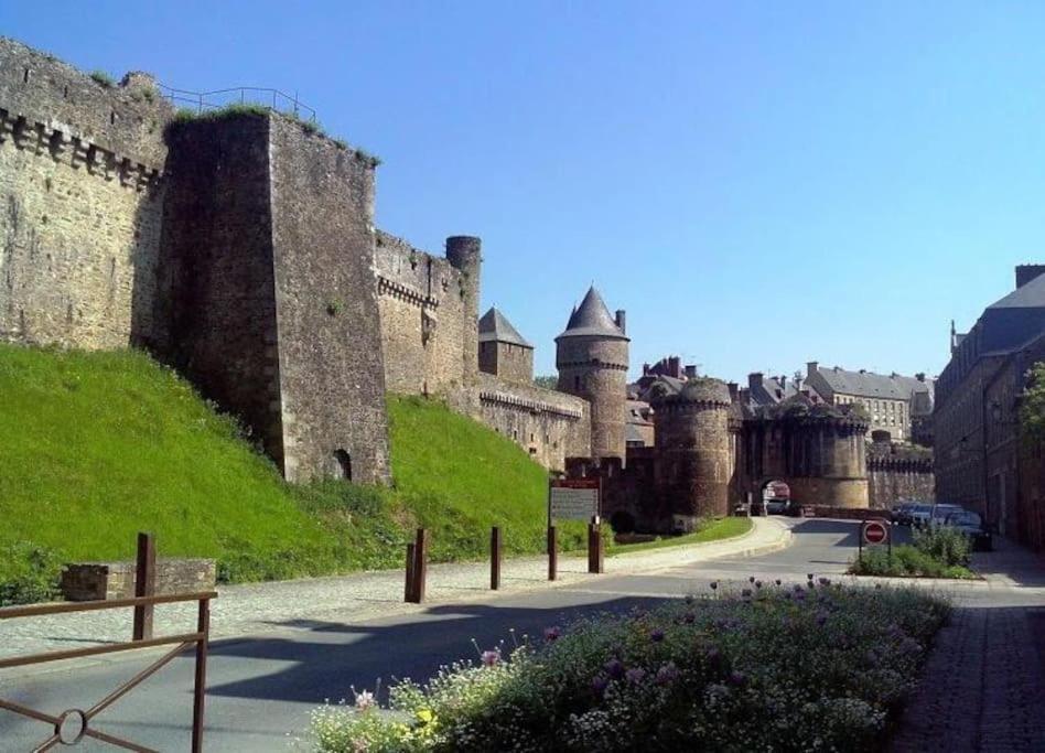 House At The Foot Of The Castle Of Fougeres Villa Dış mekan fotoğraf