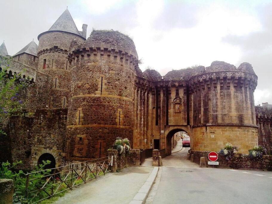 House At The Foot Of The Castle Of Fougeres Villa Dış mekan fotoğraf